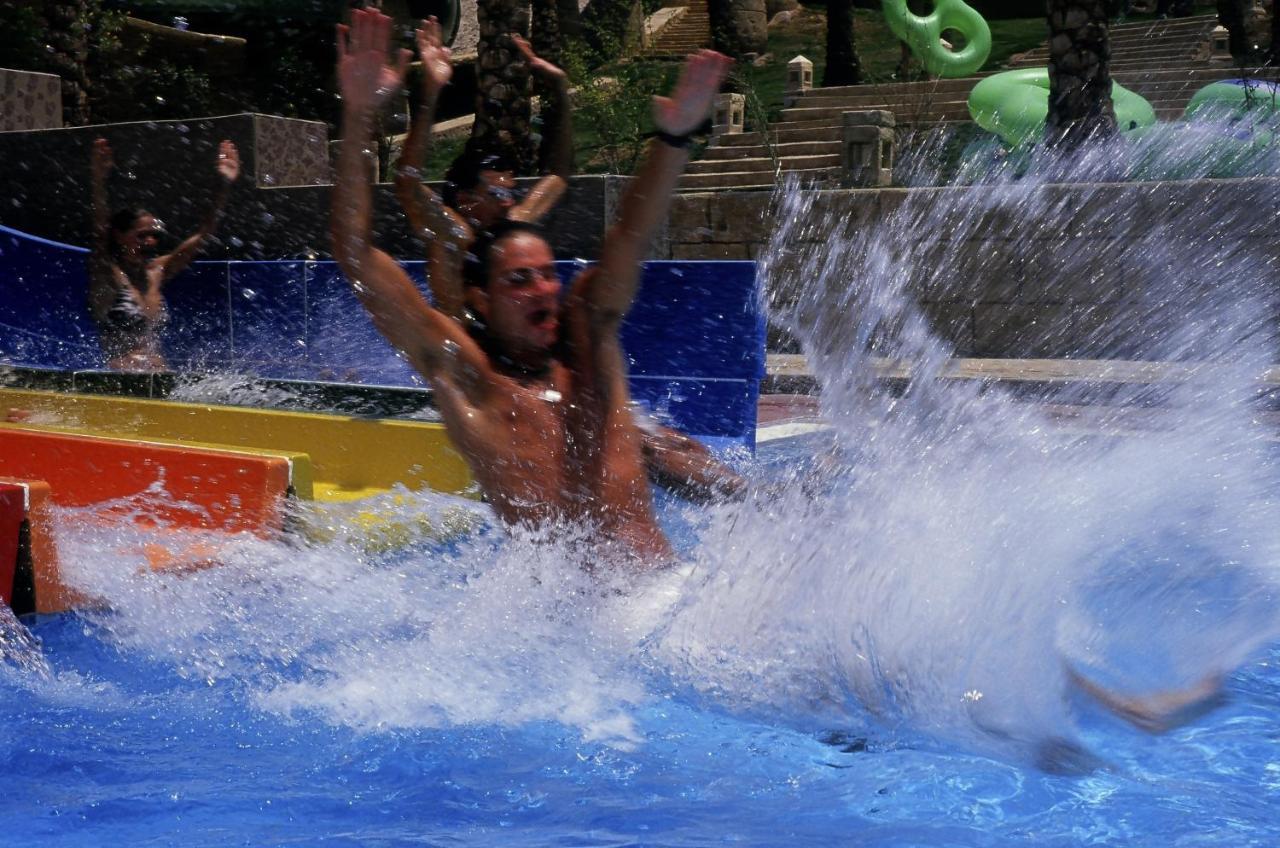 Sharm Dreams Vacation Club - Aqua Park Hotel Eksteriør billede A water slide at Splash Island