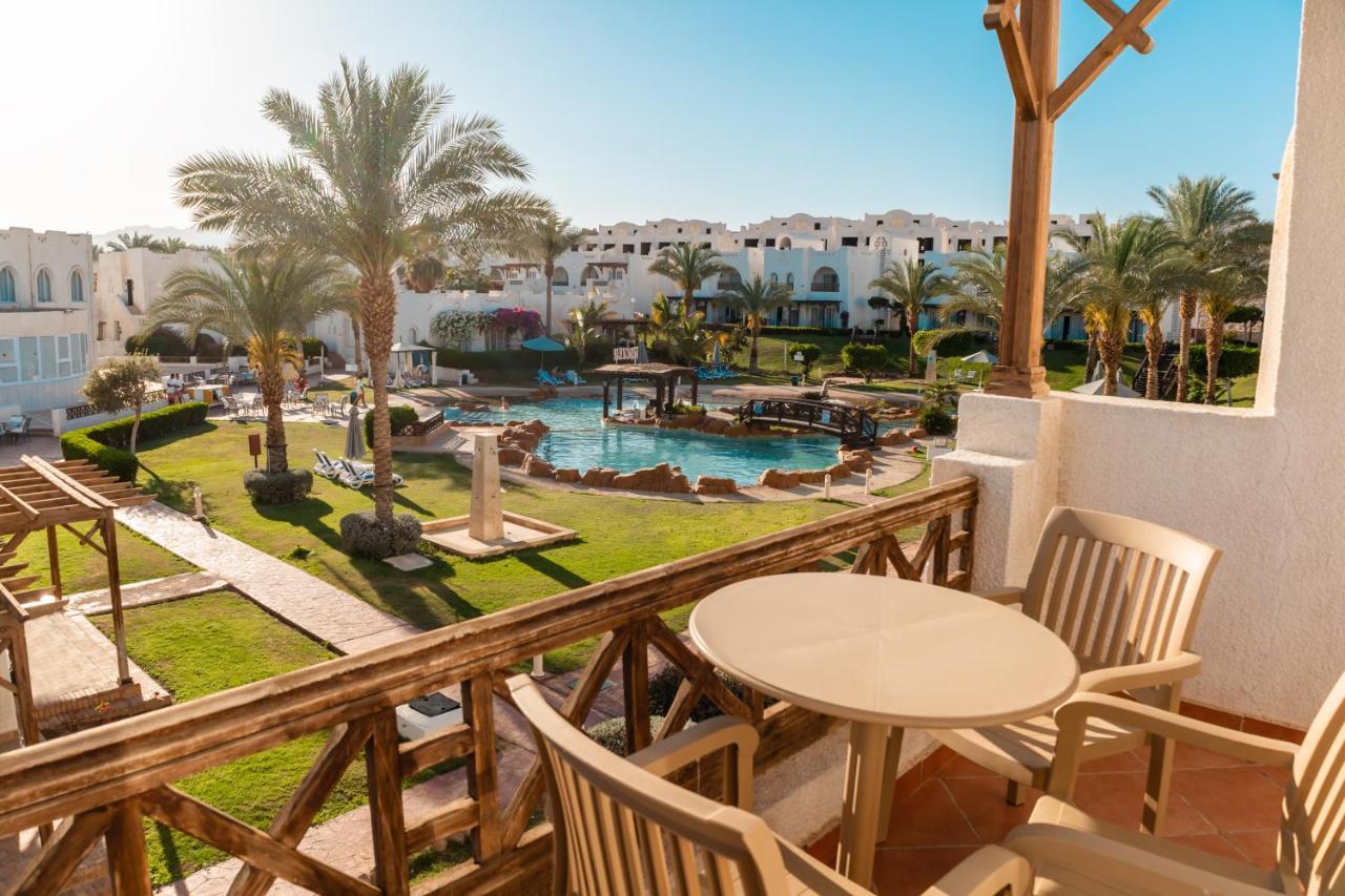 Sharm Dreams Vacation Club - Aqua Park Hotel Eksteriør billede View of the pool at the Hilton Sharm El Sheikh