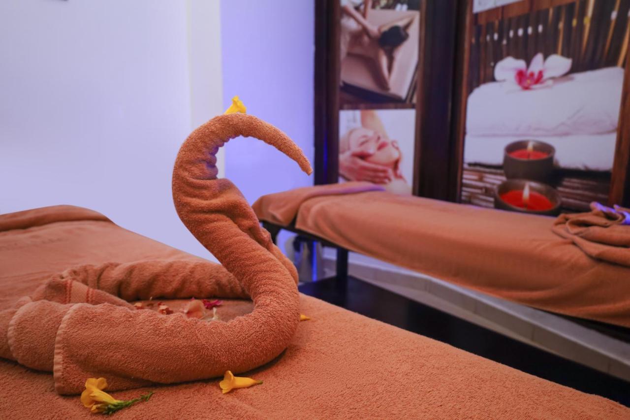 Sharm Dreams Vacation Club - Aqua Park Hotel Eksteriør billede A towel swan