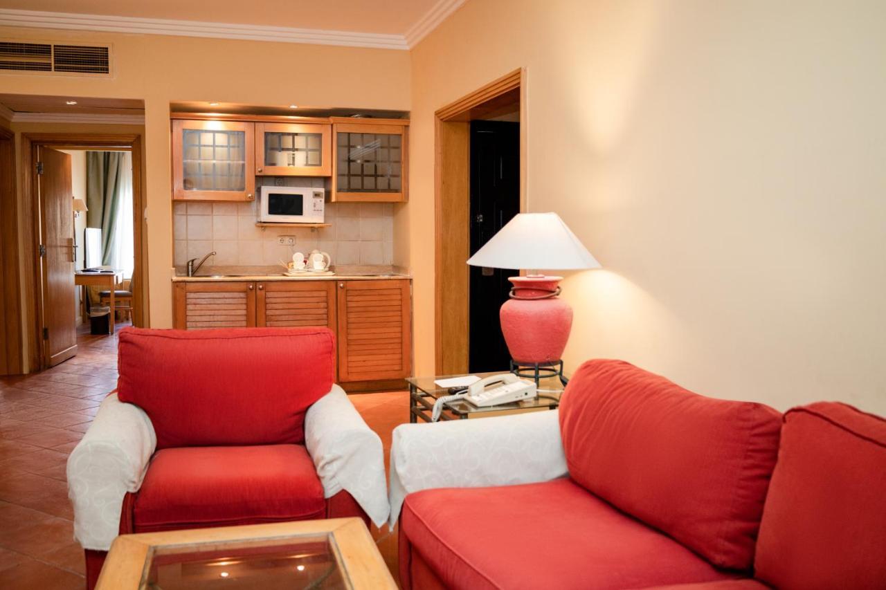 Sharm Dreams Vacation Club - Aqua Park Hotel Eksteriør billede A living room with a kitchenette