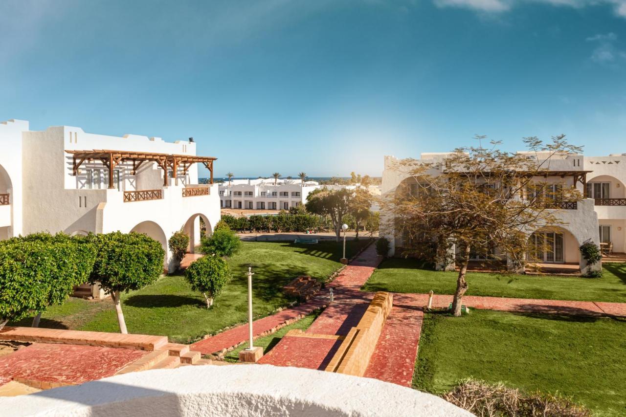 Sharm Dreams Vacation Club - Aqua Park Hotel Eksteriør billede The campus of the American University of Ras Al Khaimah